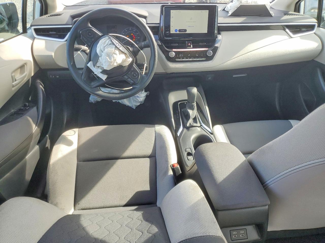 2025 TOYOTA COROLLA LE photo 15