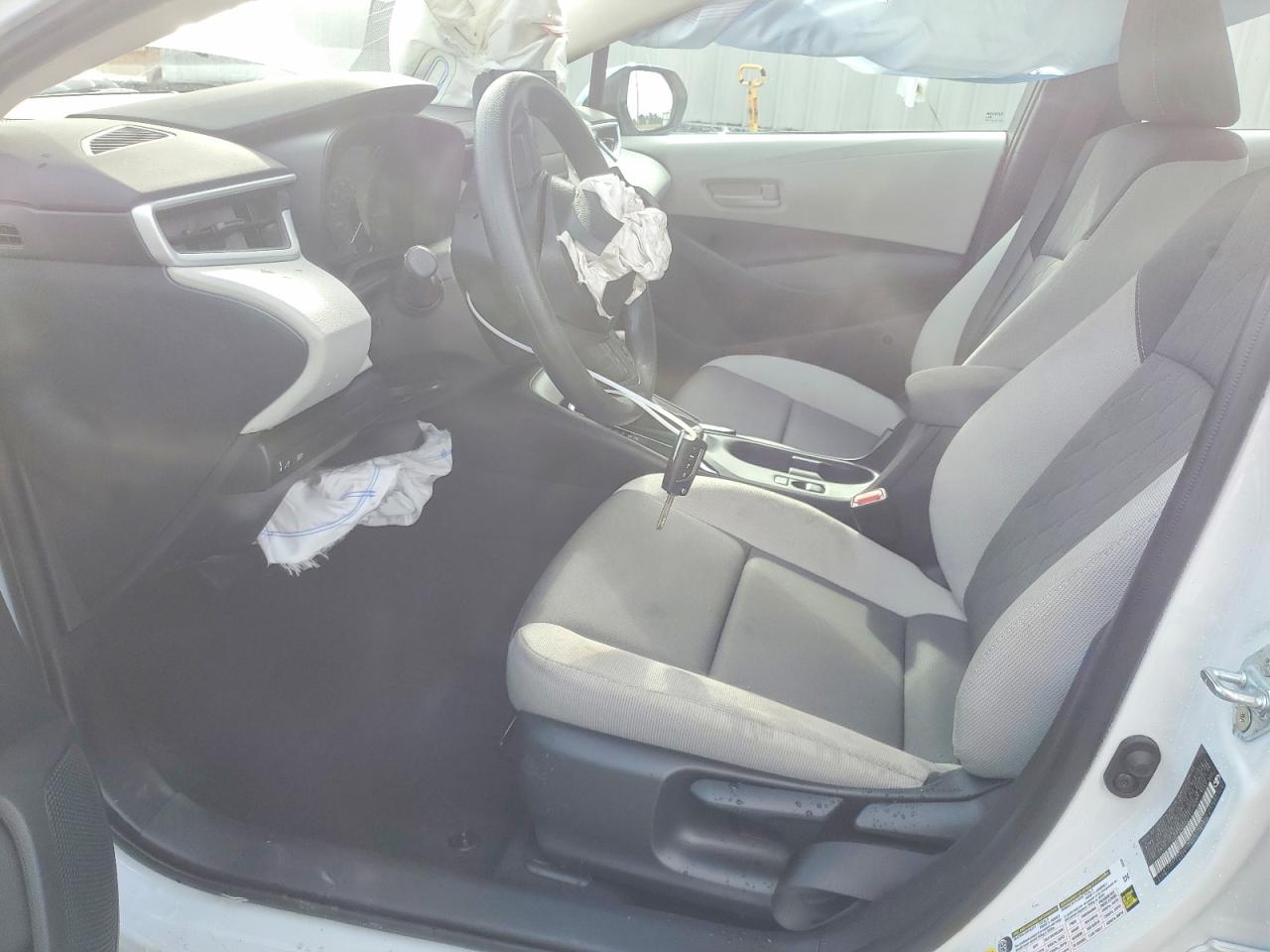 2025 TOYOTA COROLLA LE photo 13