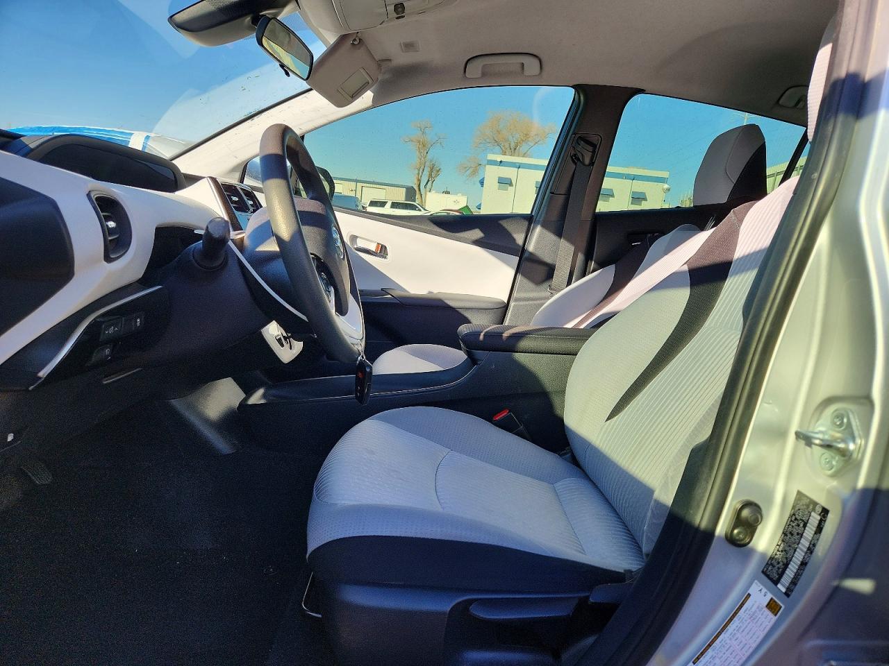 2017 TOYOTA PRIUS photo 7