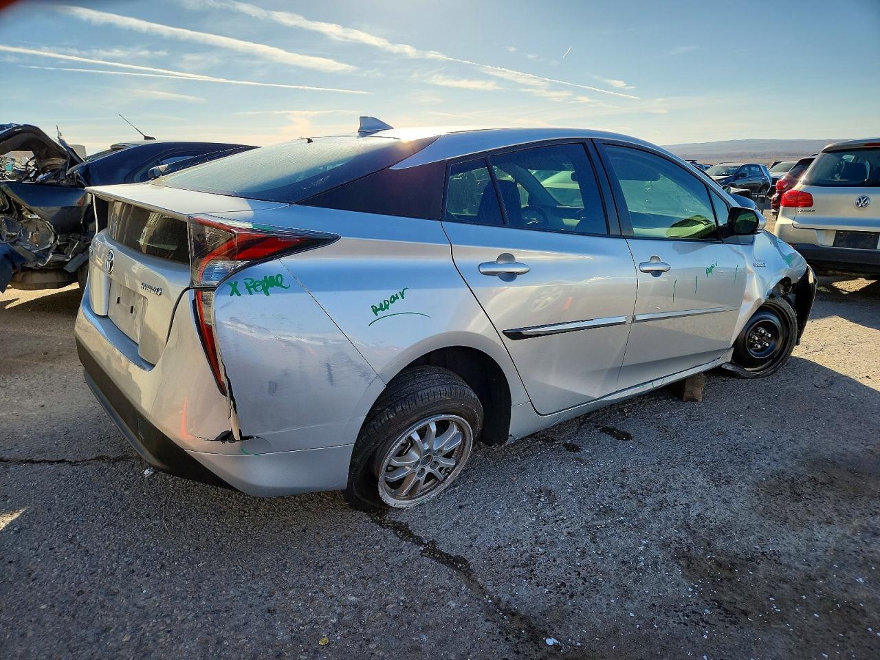 2017 TOYOTA PRIUS photo 3
