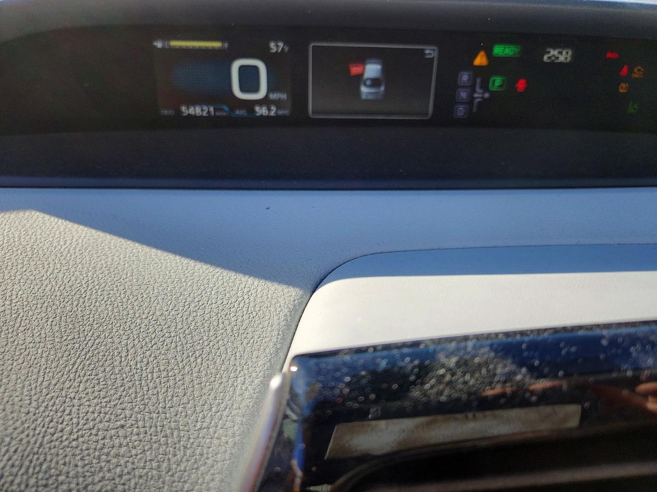 2017 TOYOTA PRIUS photo 9