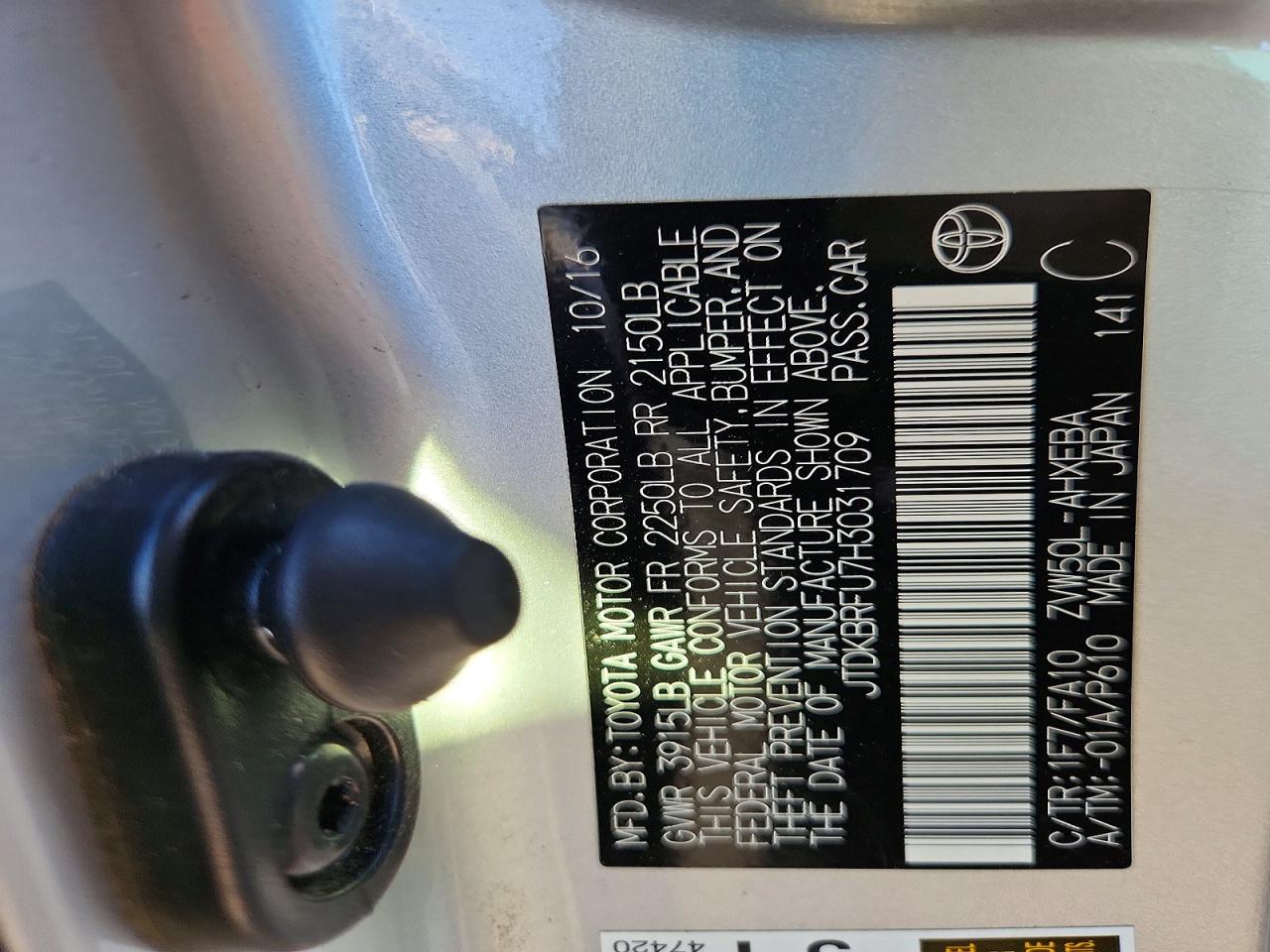 2017 TOYOTA PRIUS photo 12