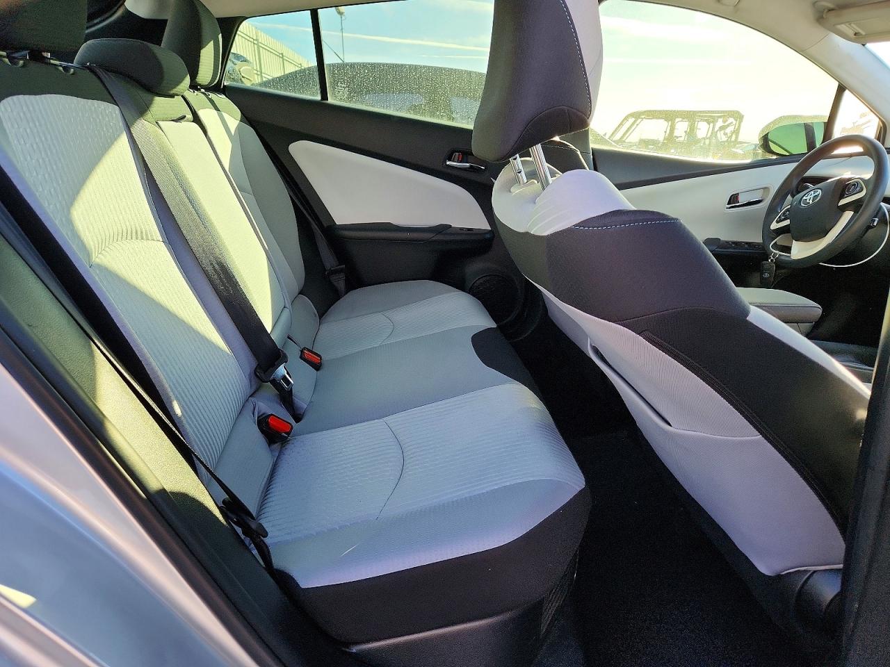 2017 TOYOTA PRIUS photo 10