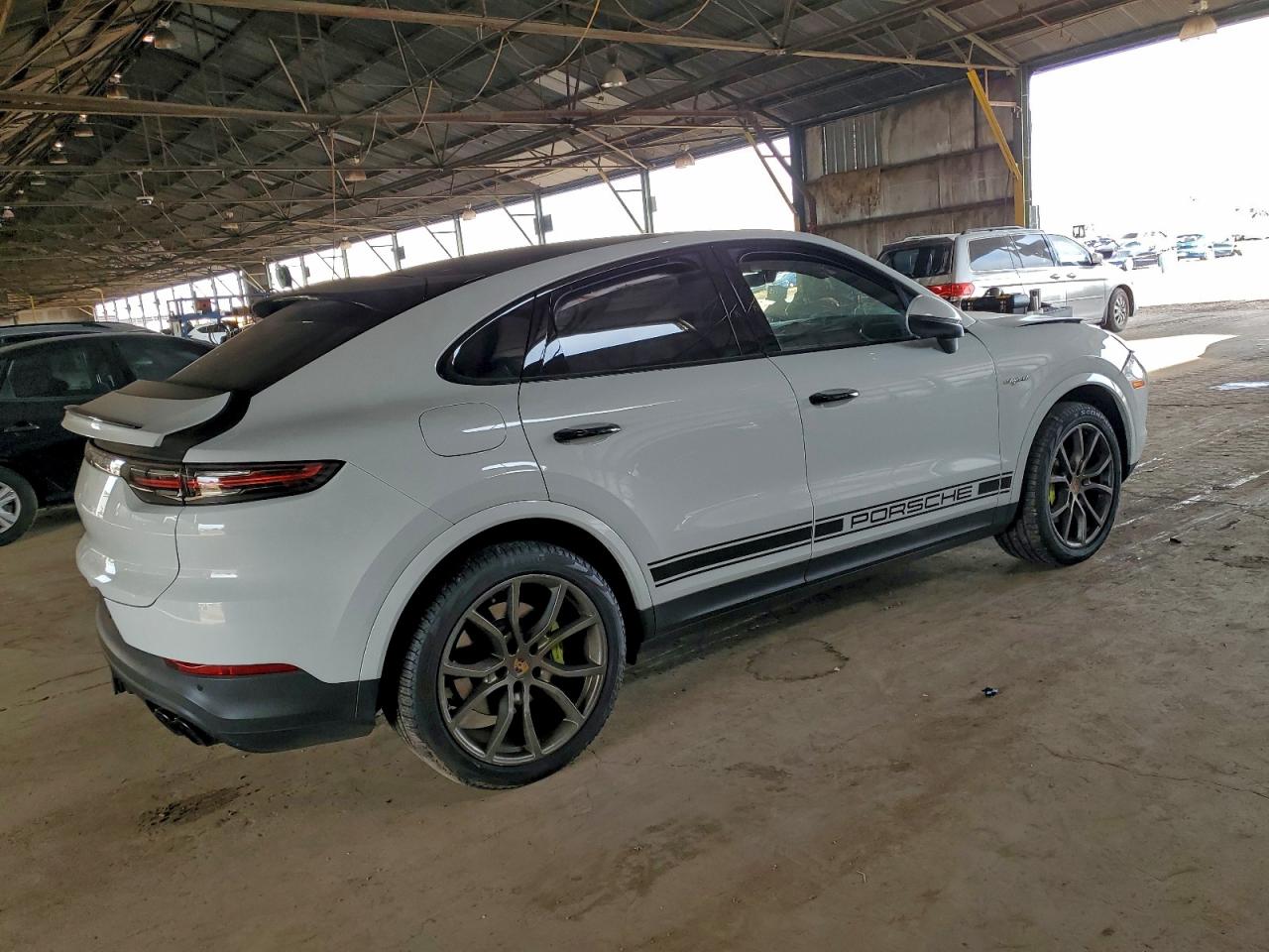 2021 PORSCHE CAYENNE E HYBRID COUPE photo 3