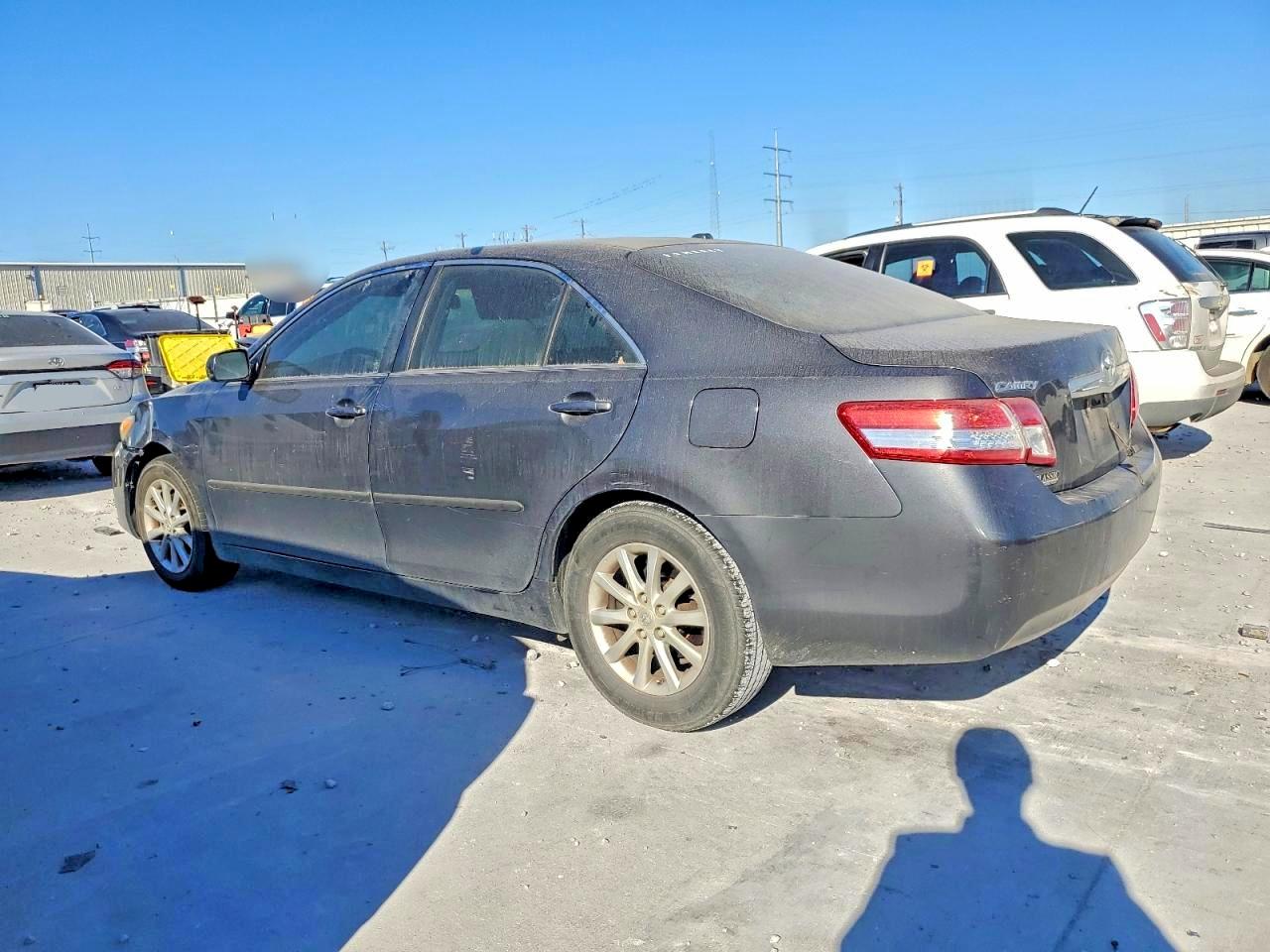 2011 TOYOTA CAMRY BASE photo 2
