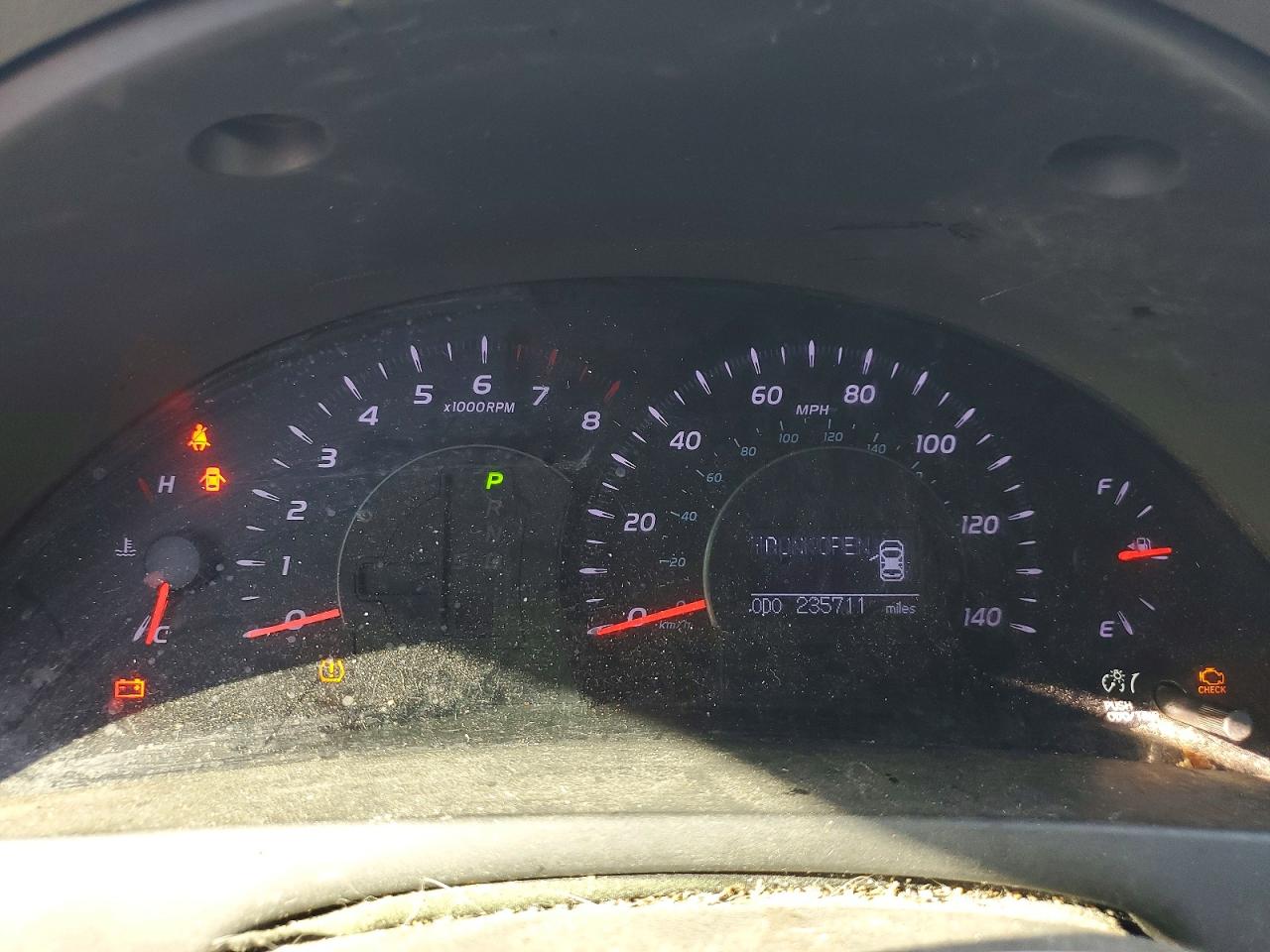 2011 TOYOTA CAMRY BASE photo 9