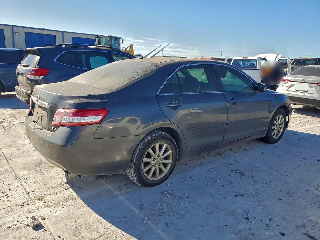2011 TOYOTA CAMRY BASE photo 3
