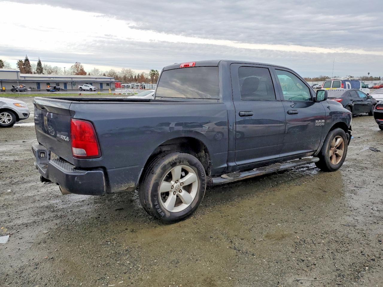 2014 RAM 1500 ST photo 7