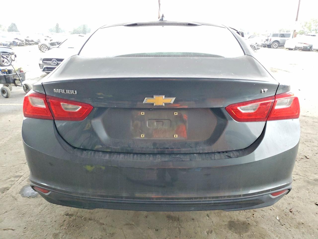 2017 CHEVROLET MALIBU LT photo 11