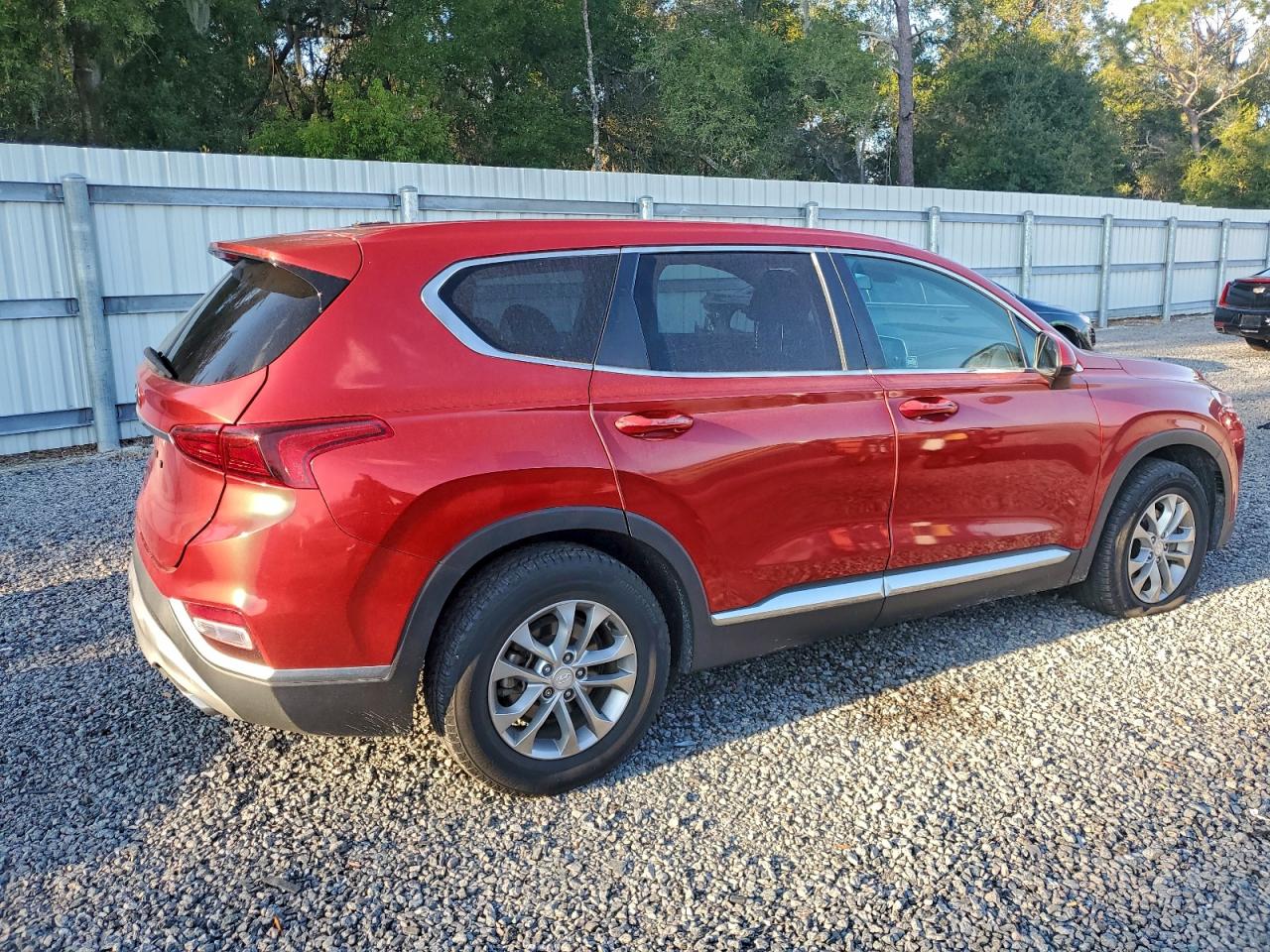 2019 HYUNDAI SANTA FE SE photo 3