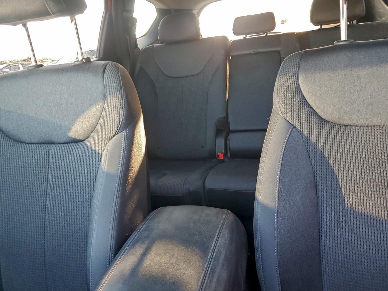 2019 HYUNDAI SANTA FE SE photo 10