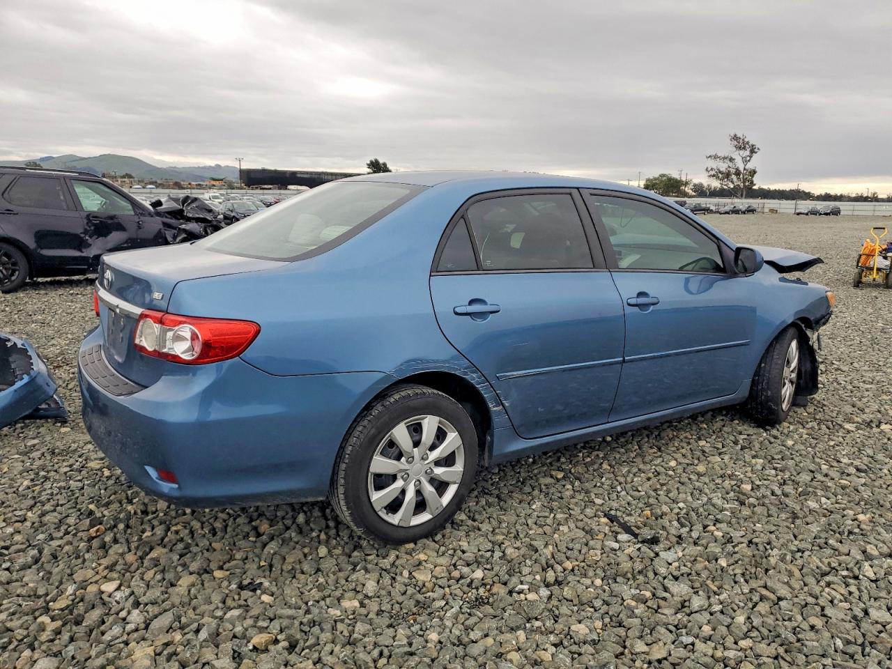 2012 TOYOTA COROLLA BASE photo 3