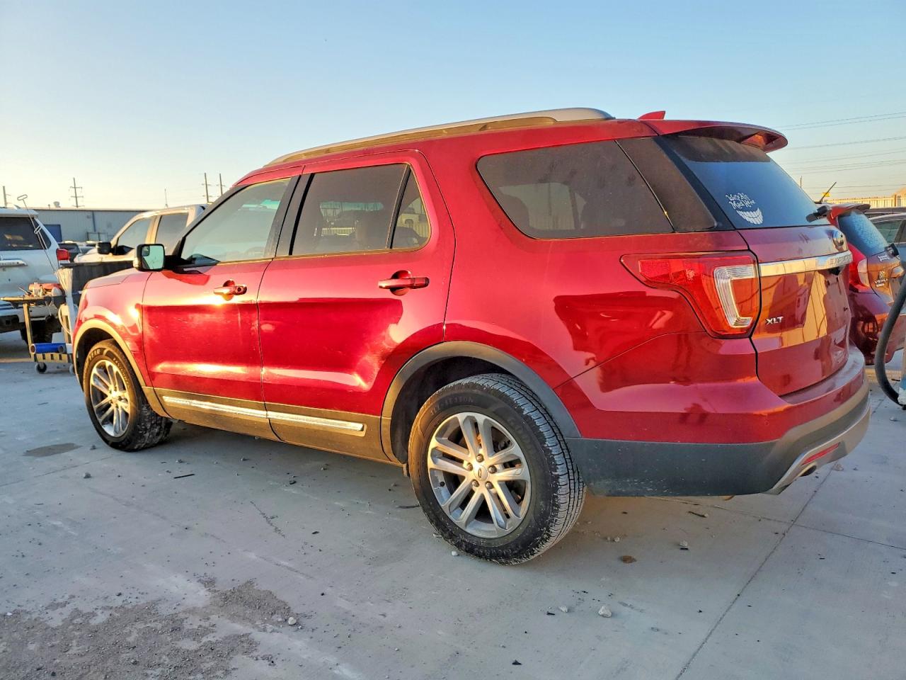 2016 FORD EXPLORER XLT photo 4