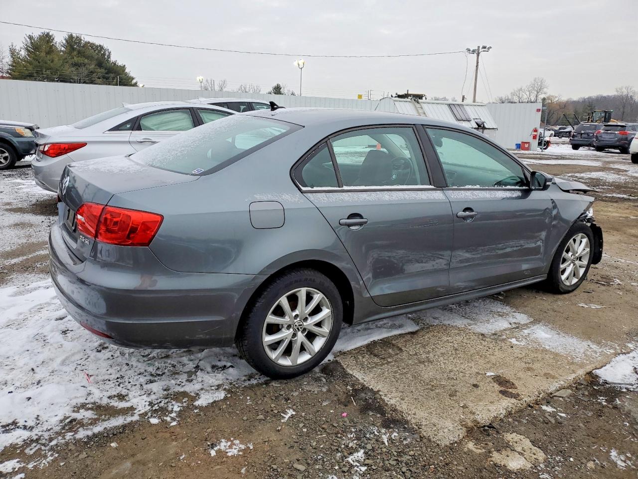 2011 VOLKSWAGEN JETTA SE photo 3