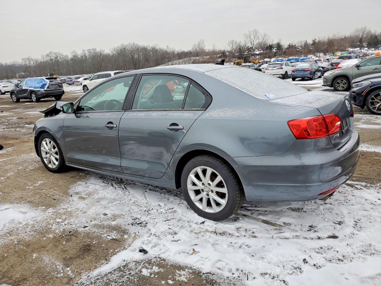 2011 VOLKSWAGEN JETTA SE photo 2