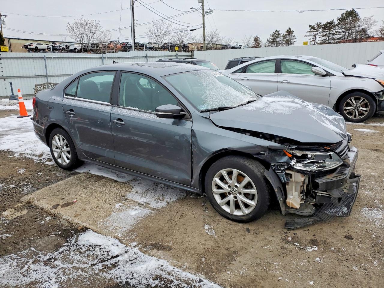 2011 VOLKSWAGEN JETTA SE photo 4