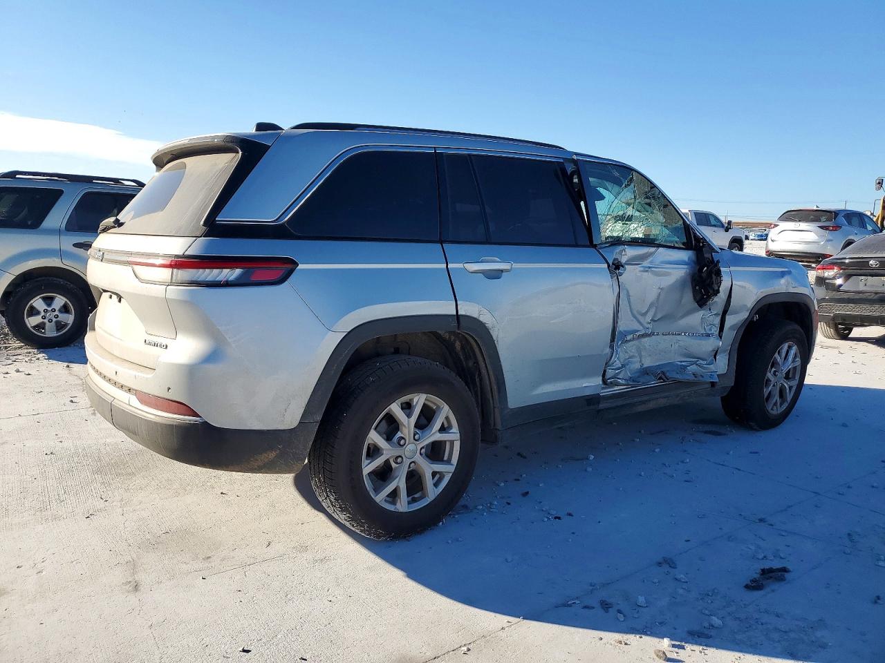 2022 JEEP GRAND CHEROKEE LIMITED photo 3