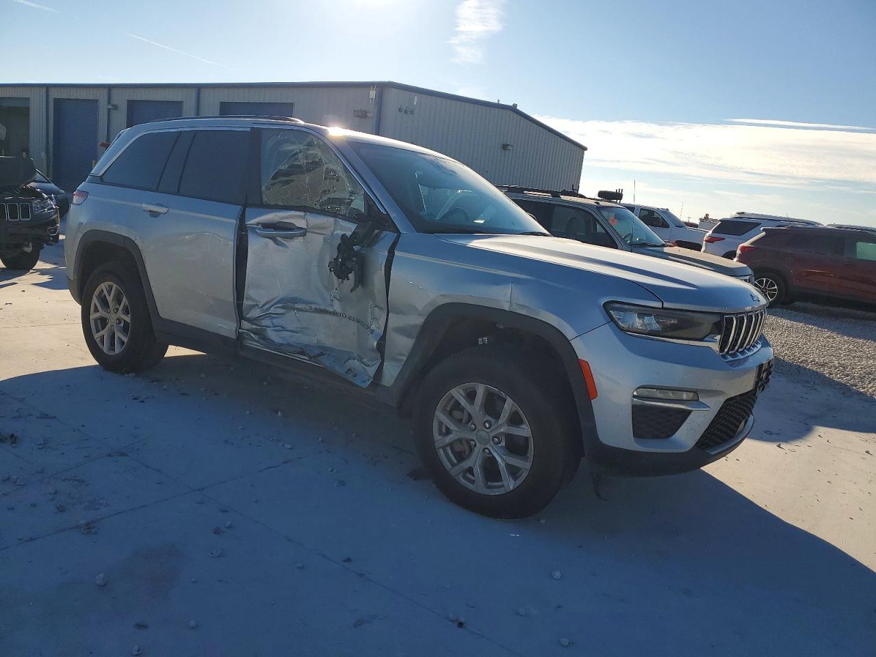 2022 JEEP GRAND CHEROKEE LIMITED photo 4
