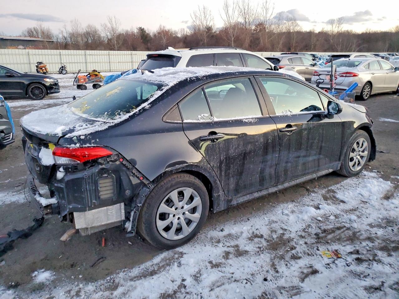 2021 TOYOTA COROLLA LE photo 3