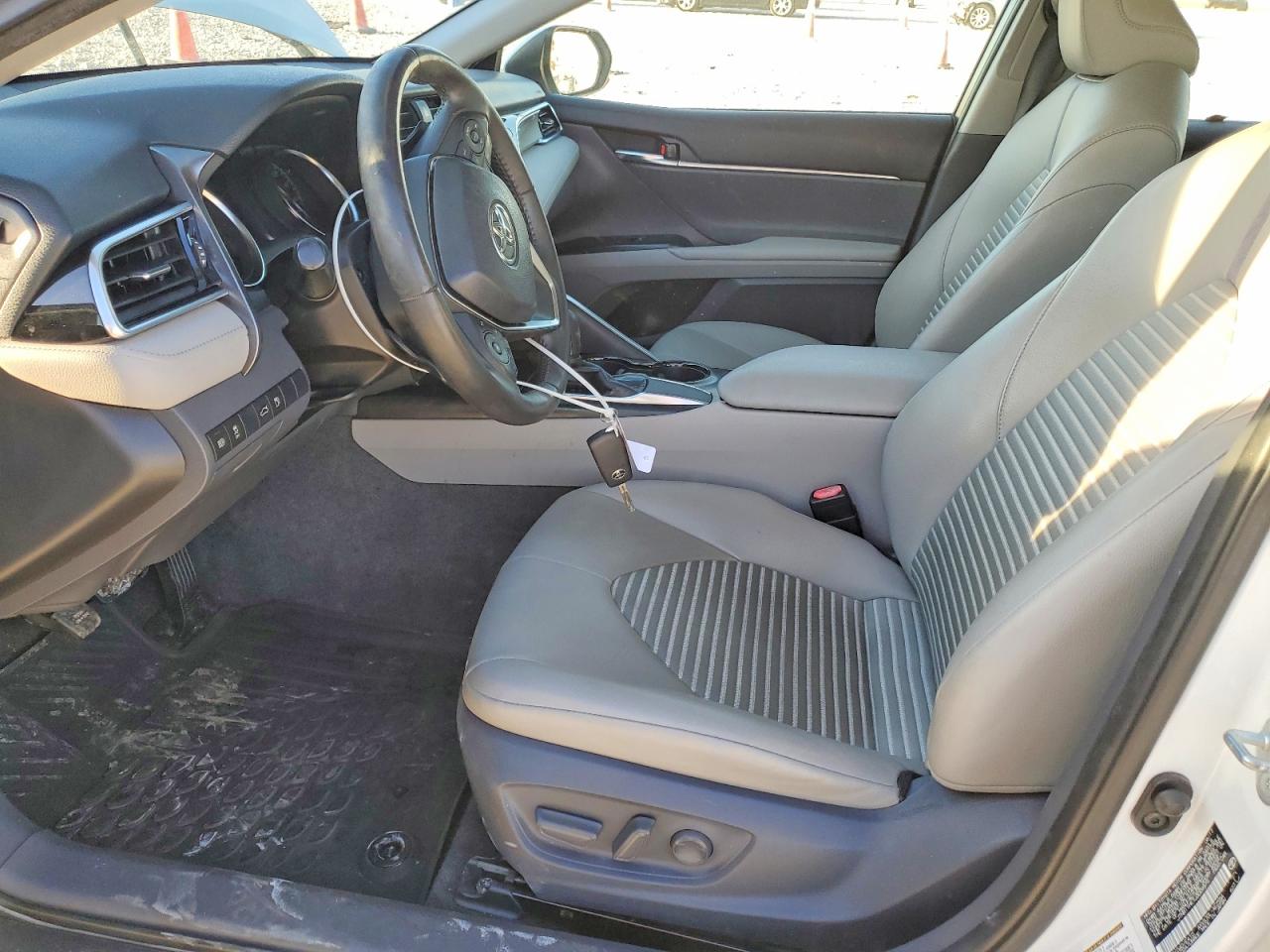 2018 TOYOTA CAMRY L photo 7