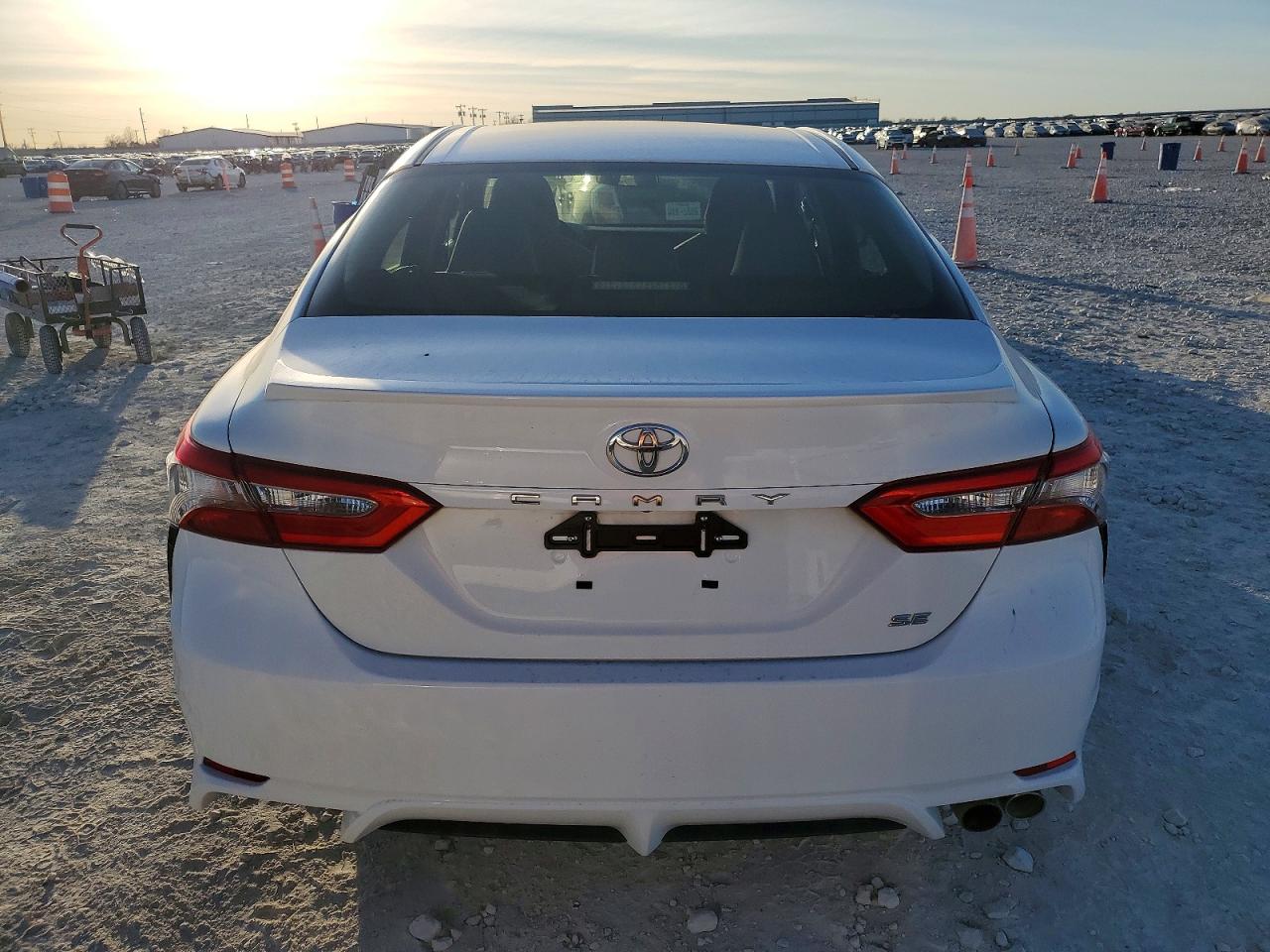 2018 TOYOTA CAMRY L photo 6