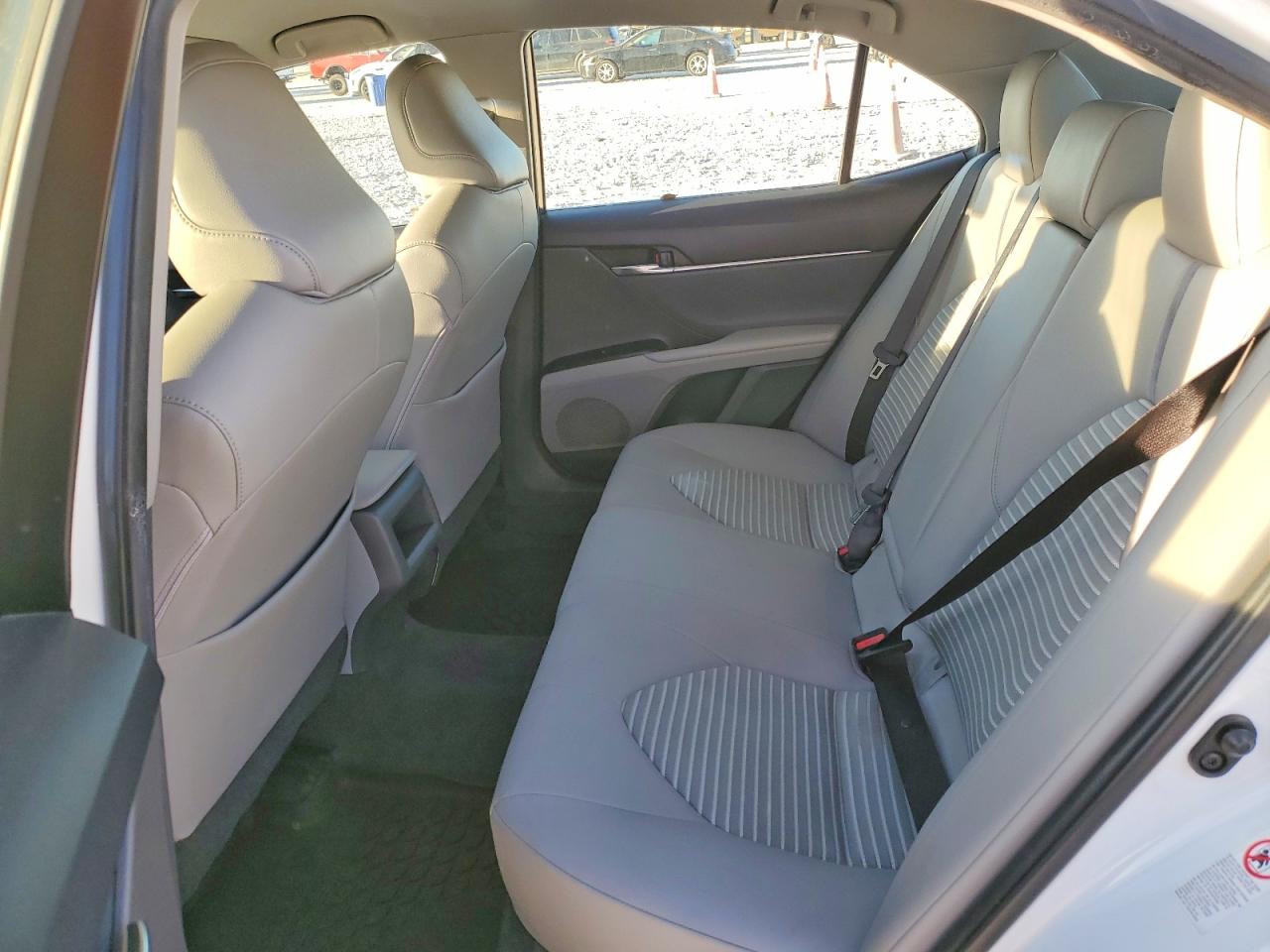 2018 TOYOTA CAMRY L photo 10