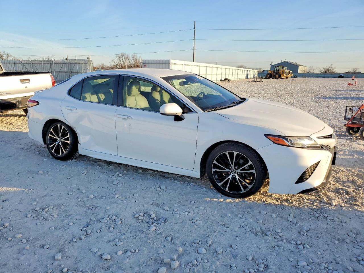 2018 TOYOTA CAMRY L photo 4