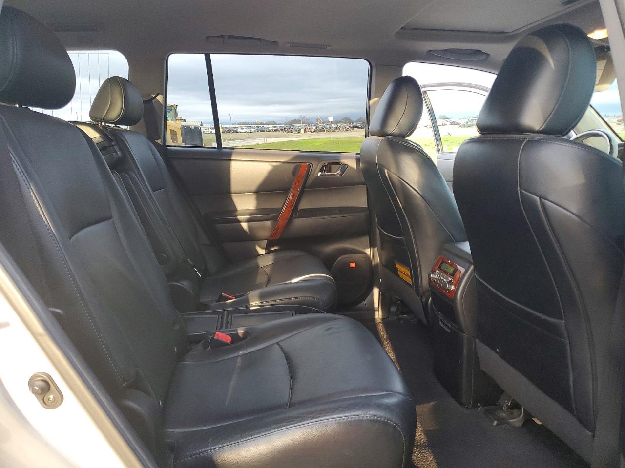 2011 TOYOTA HIGHLANDER LIMITED photo 21