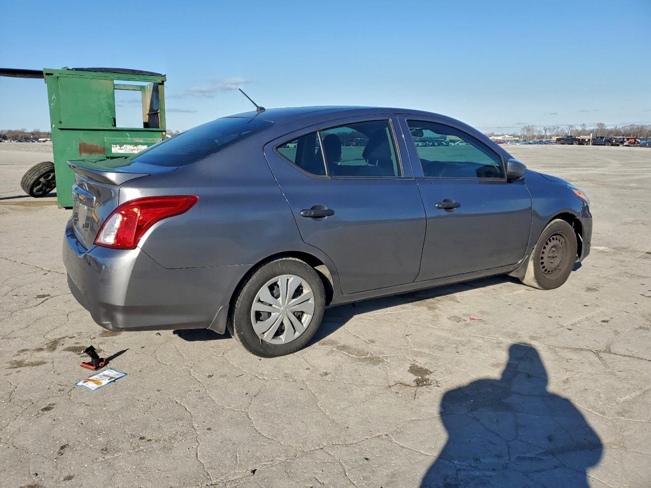 2019 NISSAN VERSA S photo 3
