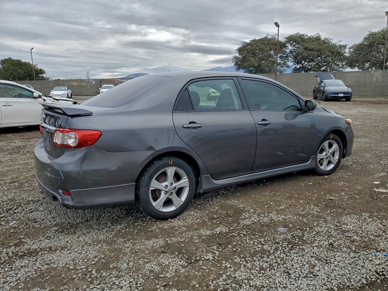 2013 TOYOTA COROLLA BASE photo 5
