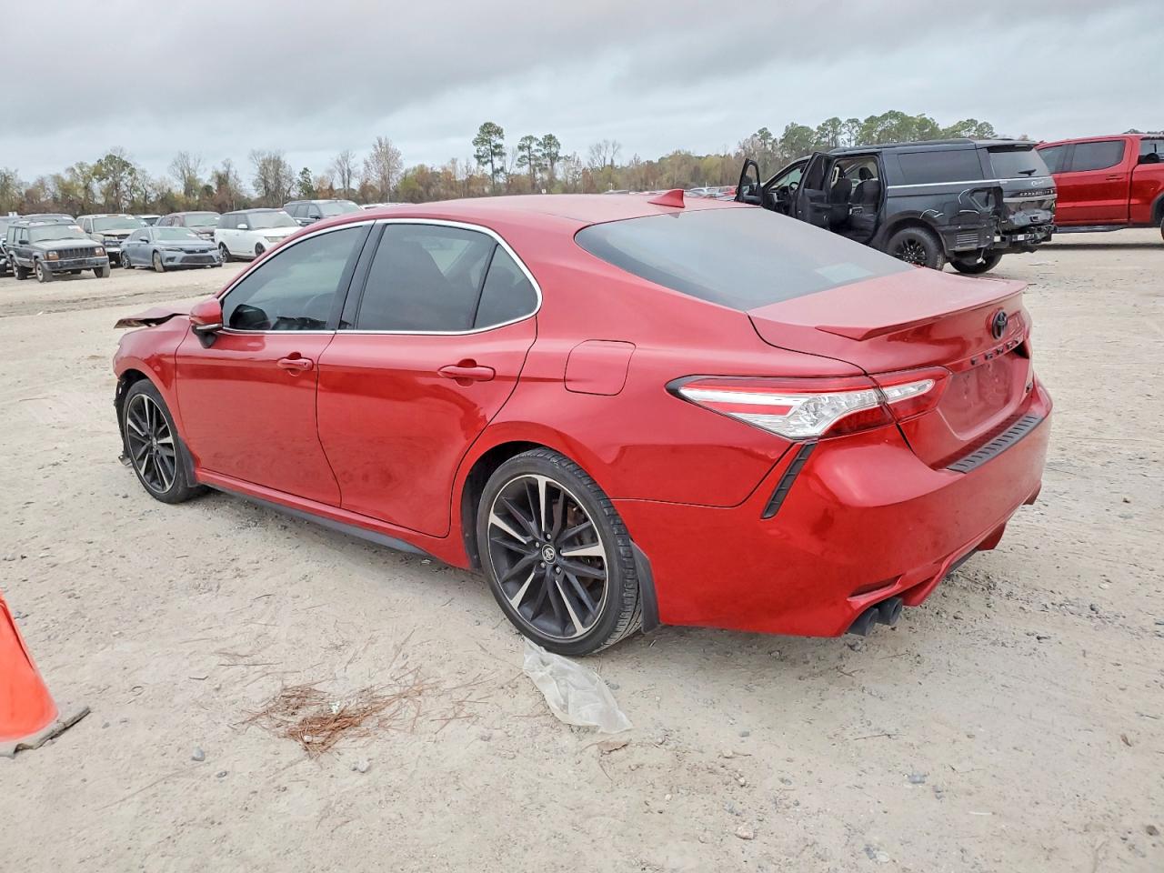 2020 TOYOTA CAMRY XSE photo 2
