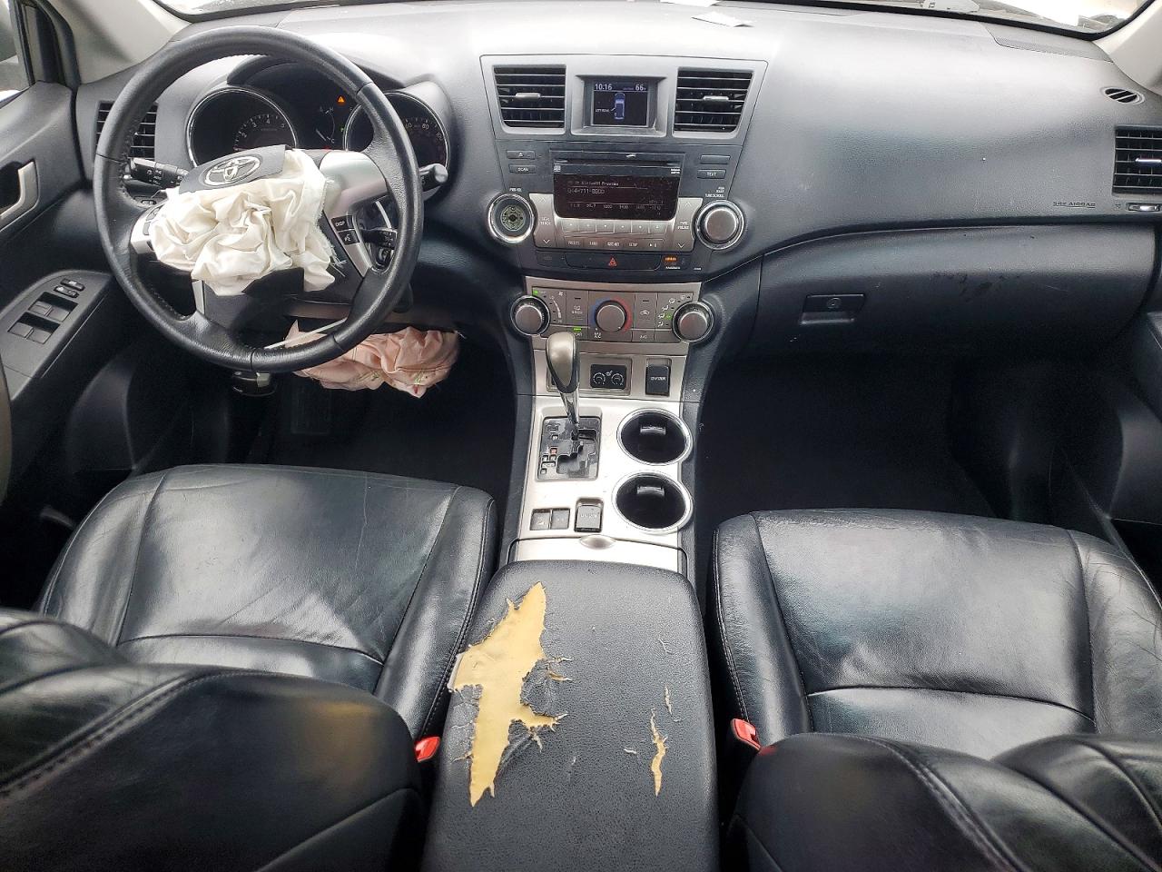 2012 TOYOTA HIGHLANDER BASE photo 8