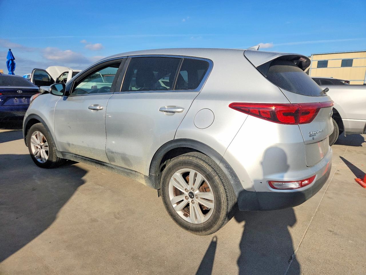 2018 KIA SPORTAGE LX photo 2
