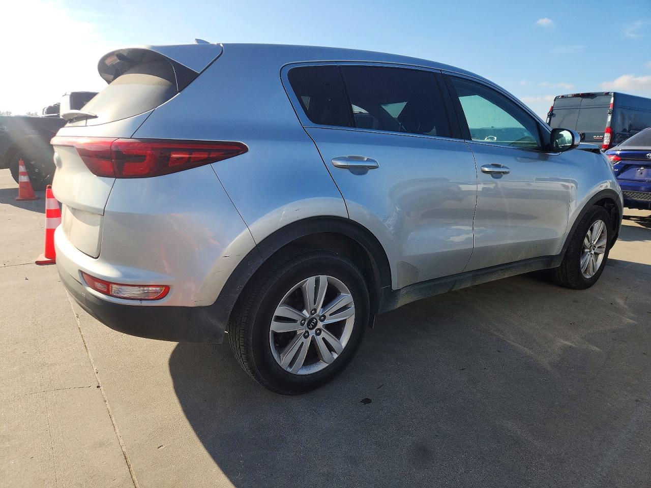 2018 KIA SPORTAGE LX photo 3