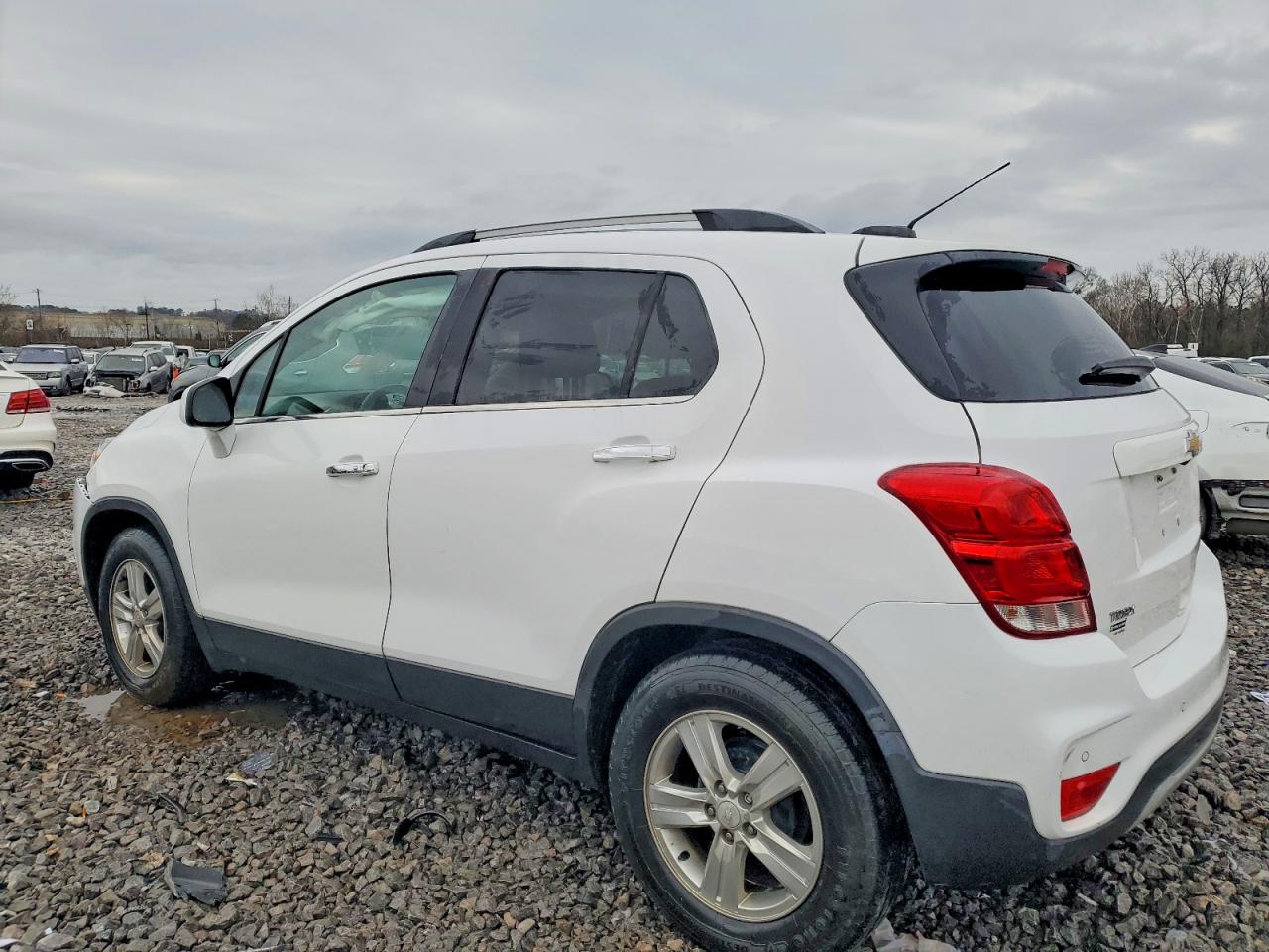 2020 CHEVROLET TRAX 1LT photo 2