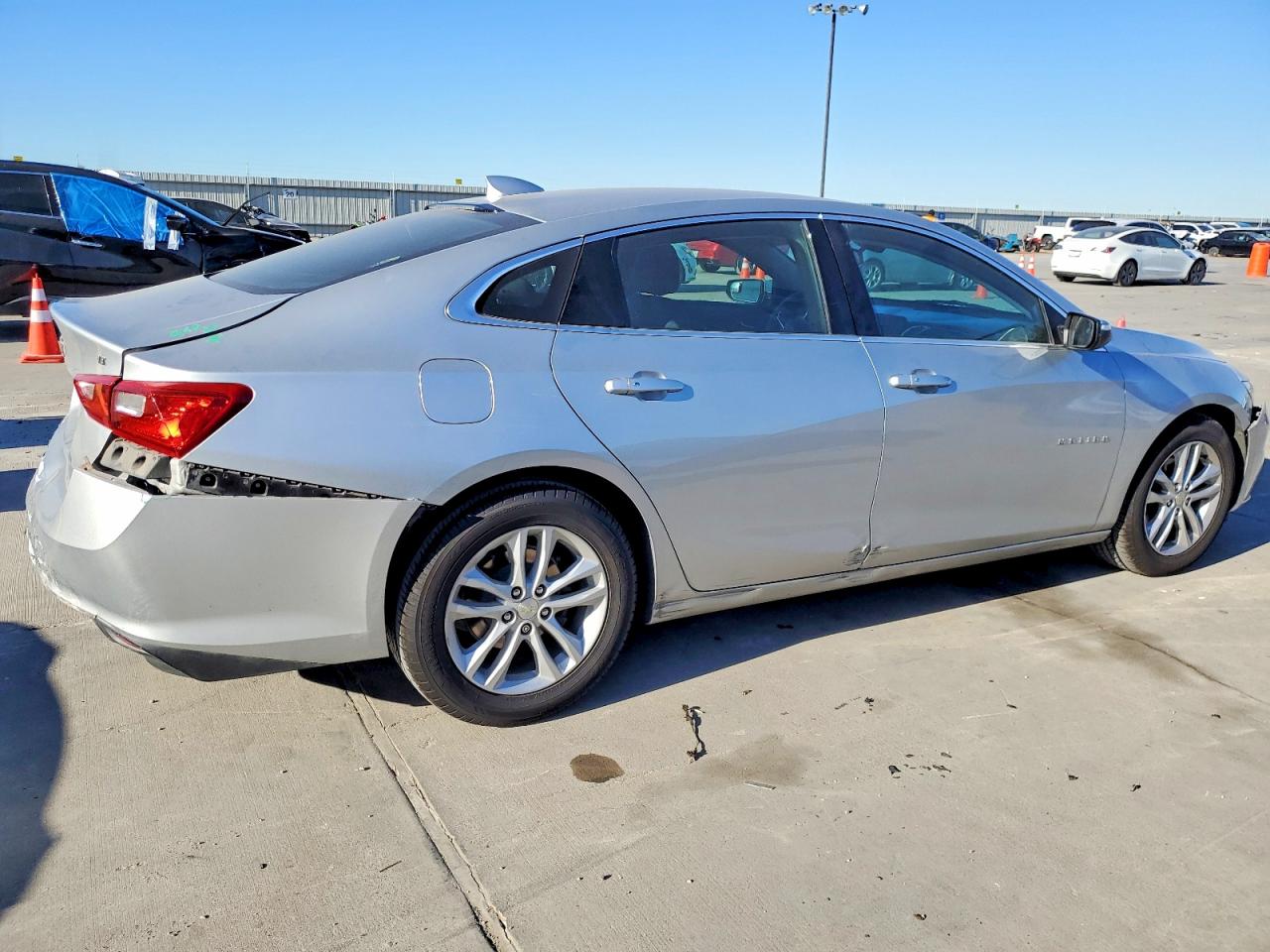 2017 CHEVROLET MALIBU LT photo 3