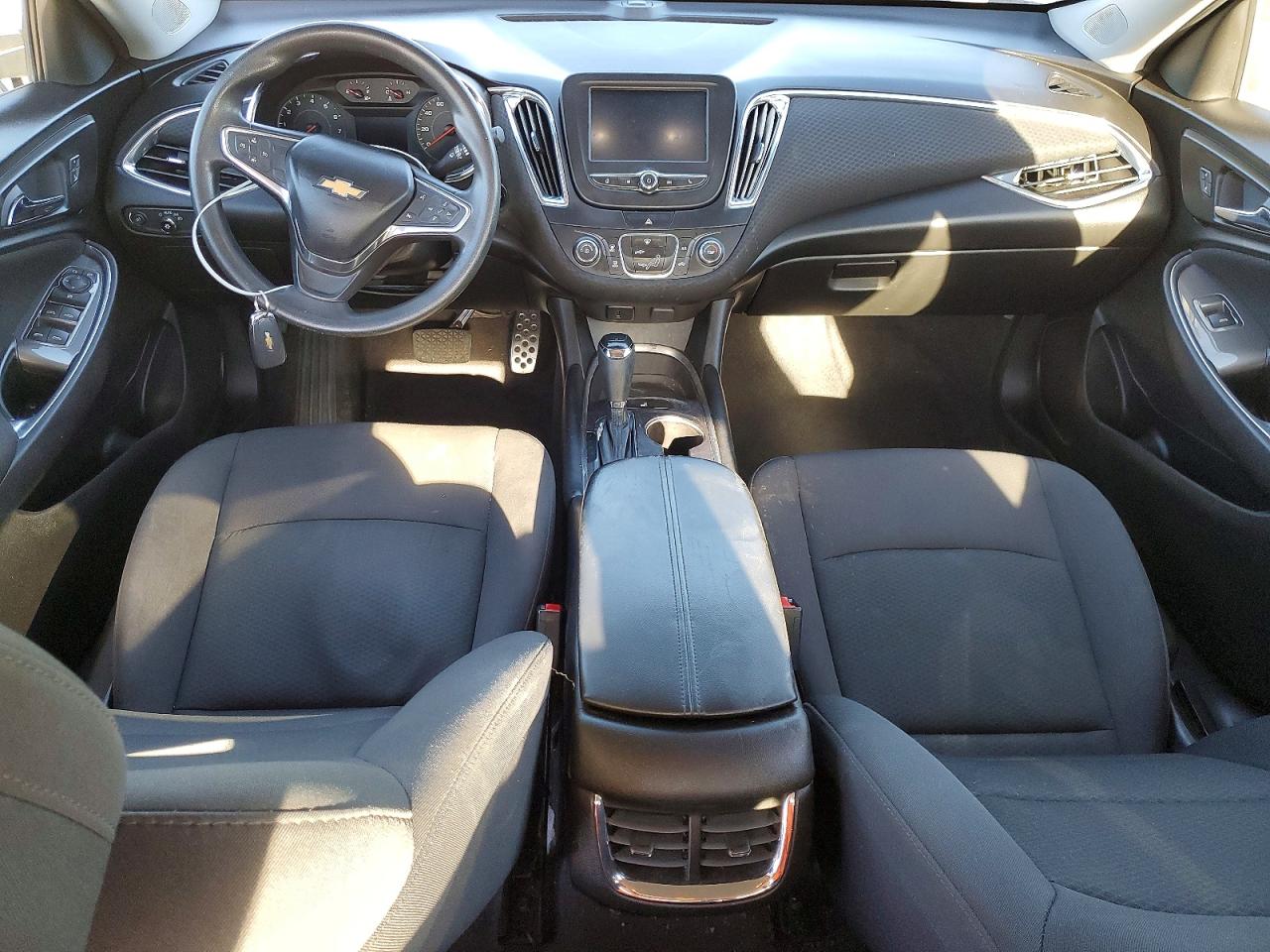2017 CHEVROLET MALIBU LT photo 8