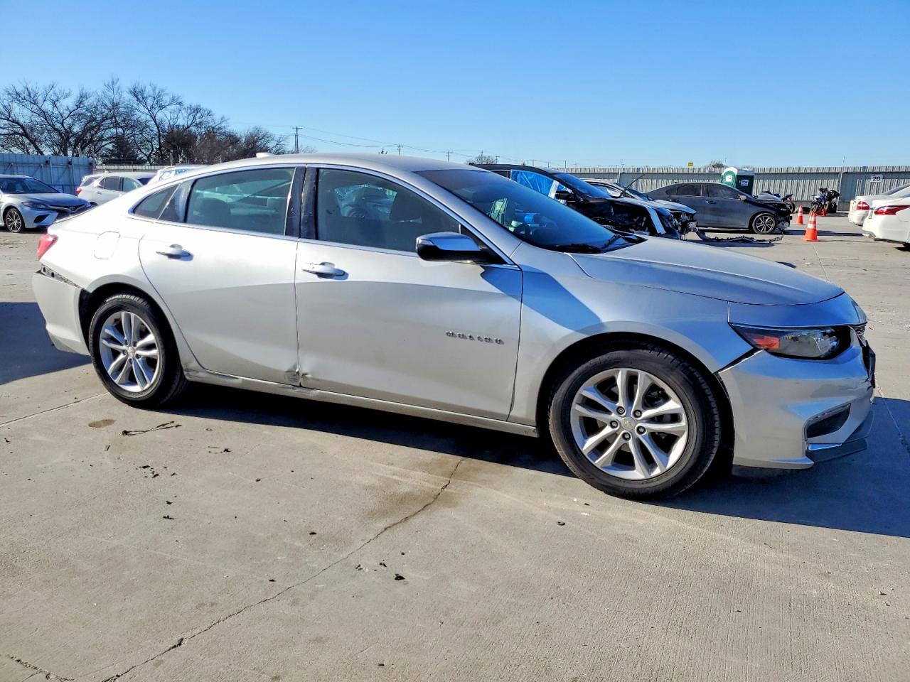 2017 CHEVROLET MALIBU LT photo 4