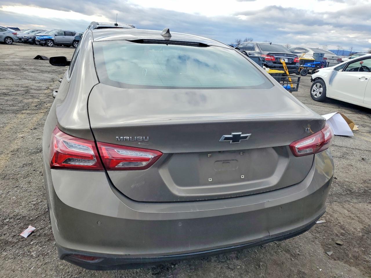 2020 CHEVROLET MALIBU LT photo 6