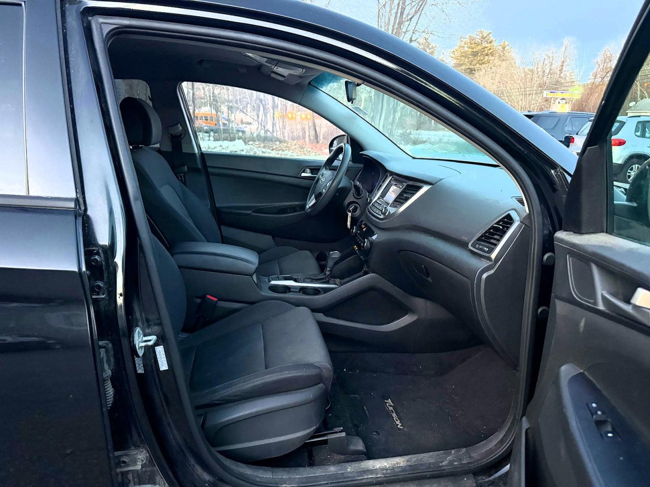 2018 HYUNDAI TUCSON SE photo 5