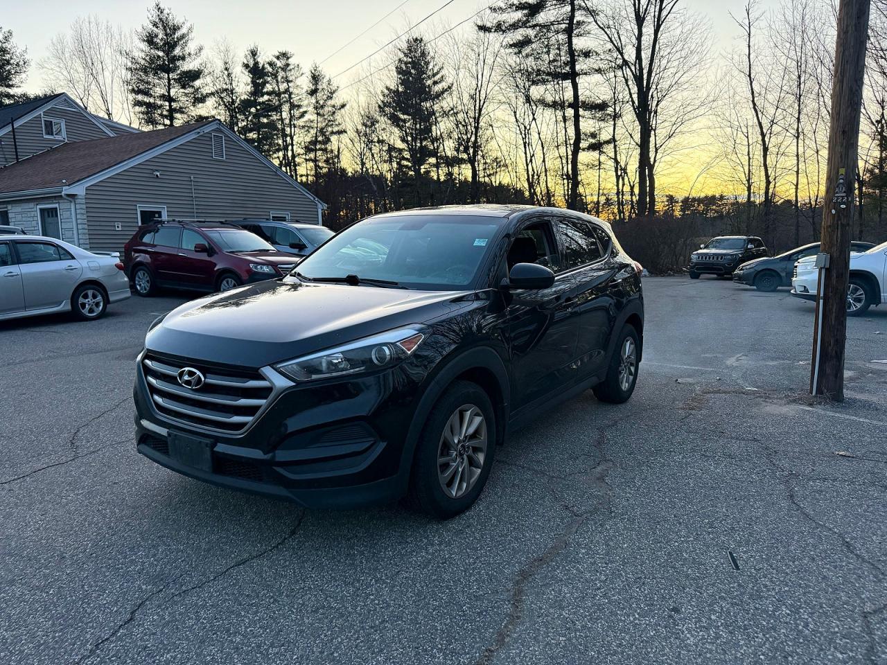2018 HYUNDAI TUCSON SE photo 2