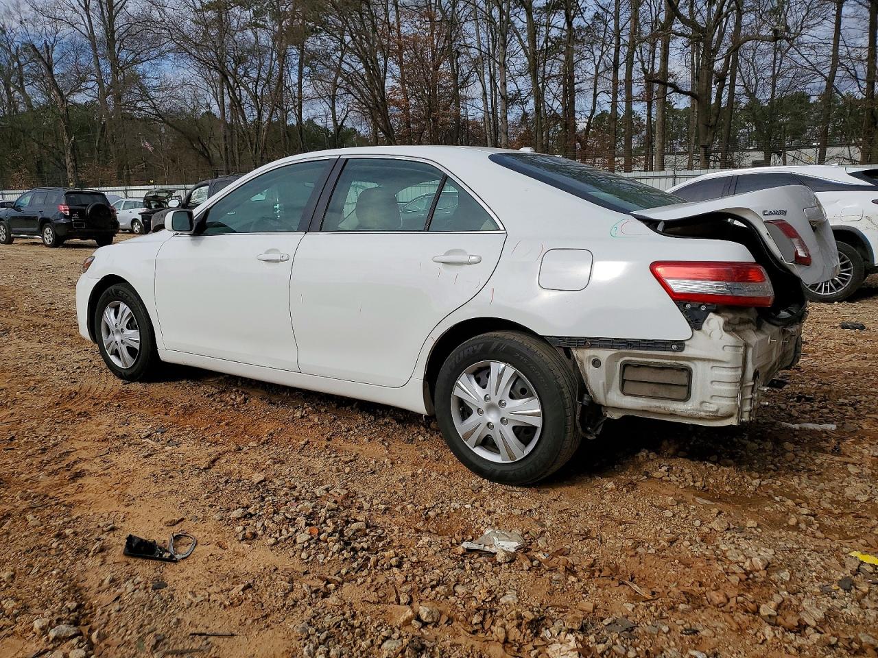 2011 TOYOTA CAMRY BASE photo 2
