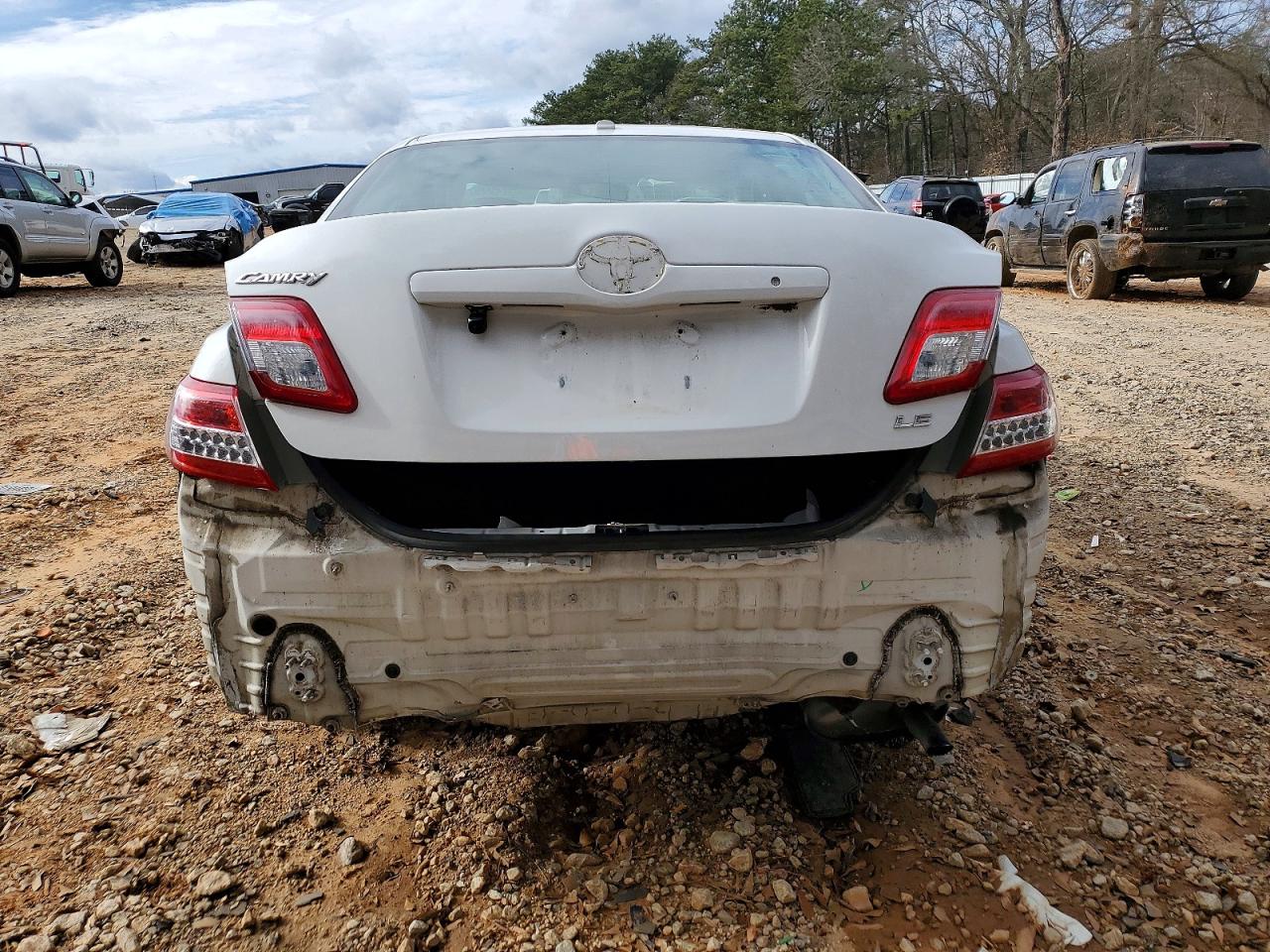 2011 TOYOTA CAMRY BASE photo 6