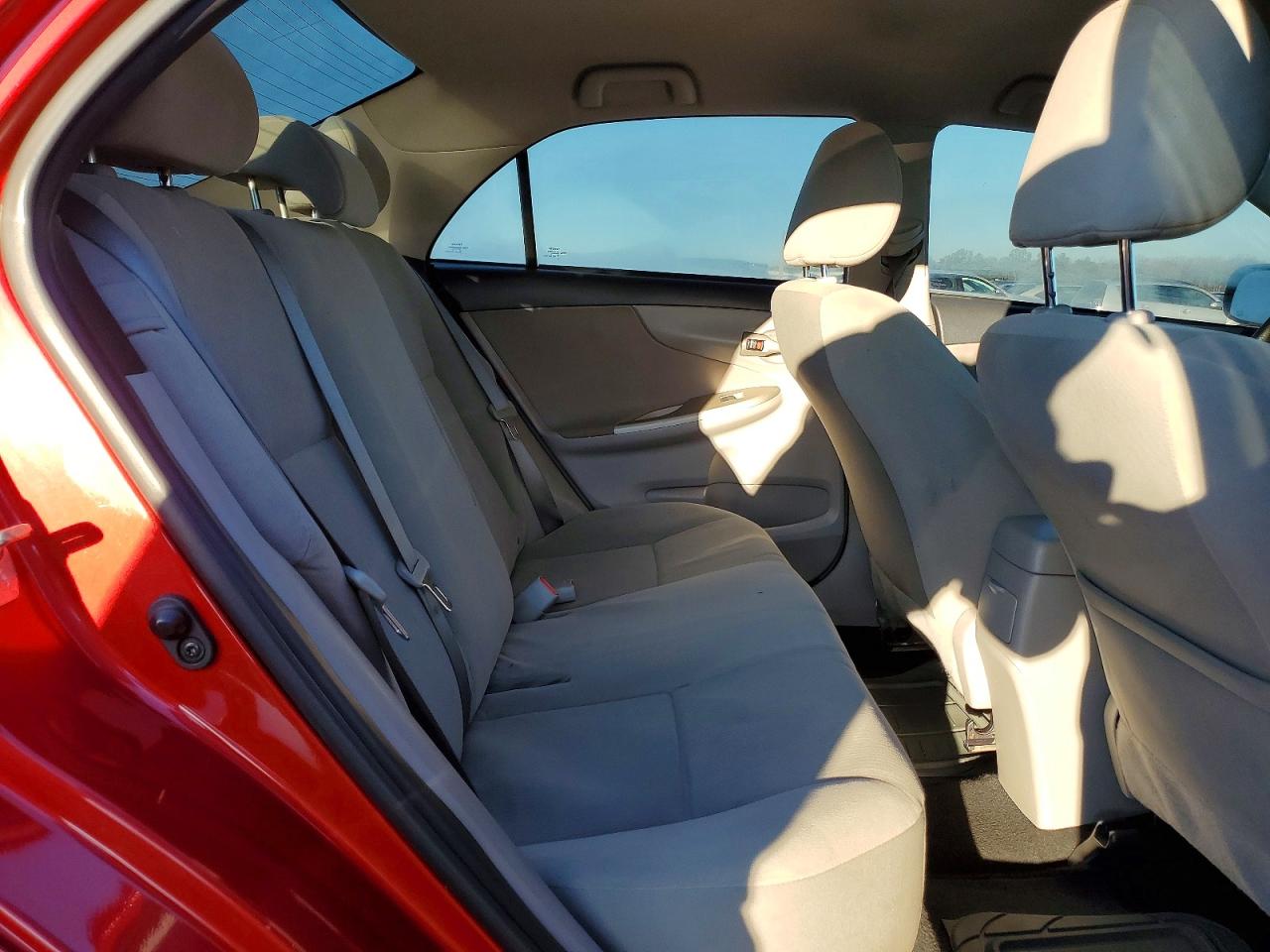 2013 TOYOTA COROLLA photo 10