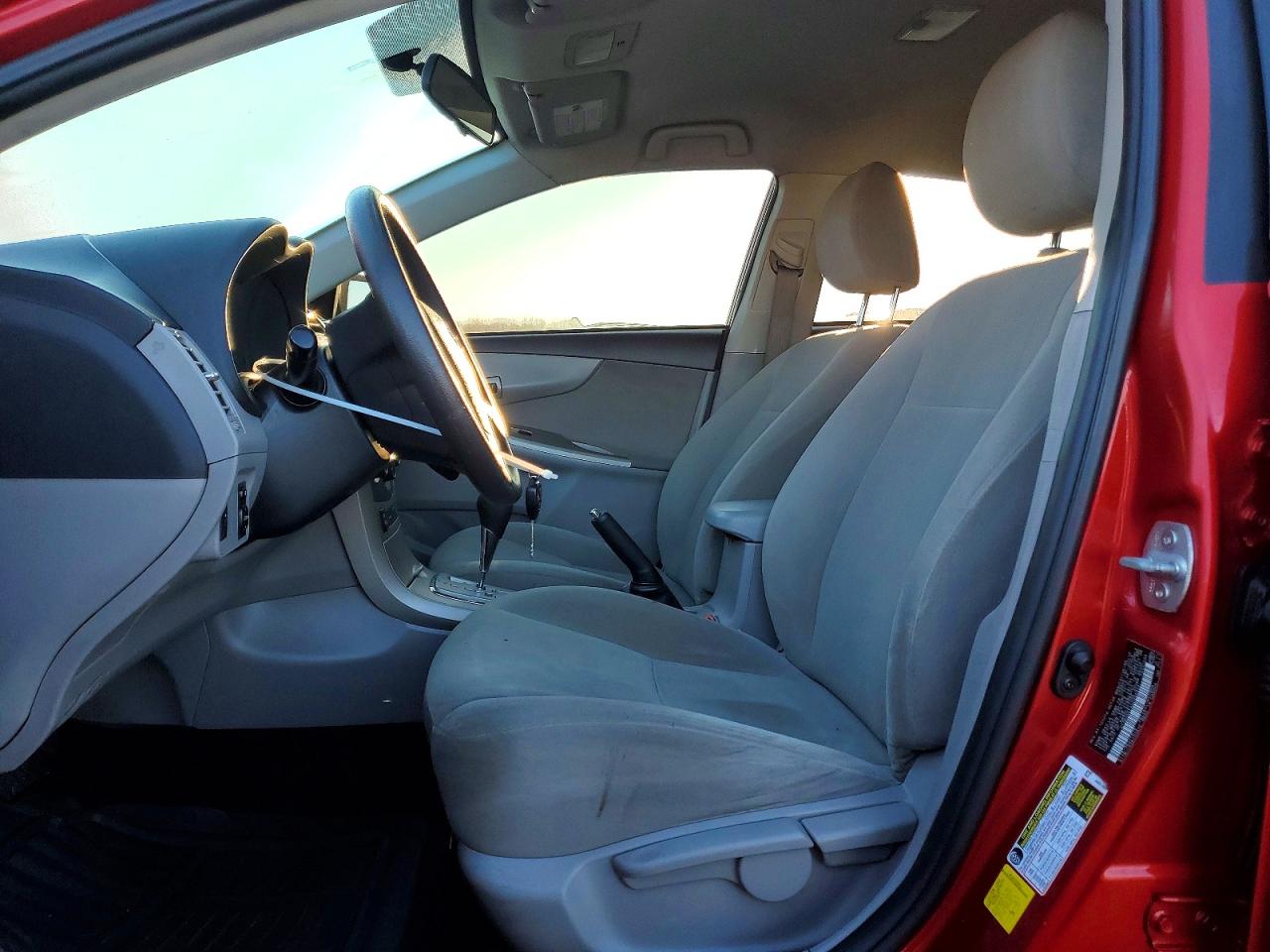 2013 TOYOTA COROLLA photo 7