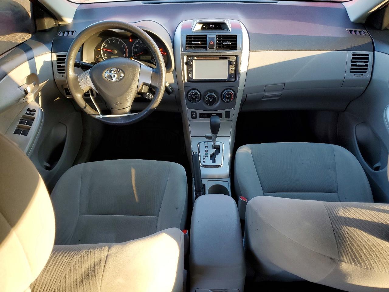 2013 TOYOTA COROLLA photo 8