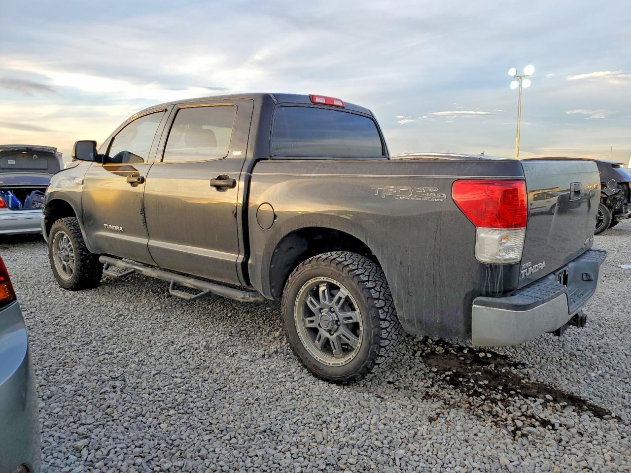 2010 TOYOTA TUNDRA CREWMAX SR5 photo 2