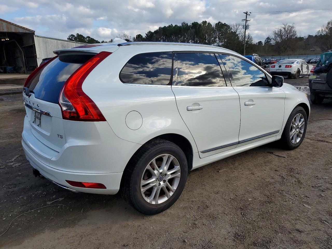 2016 VOLVO XC60 T5 PREMIER photo 3