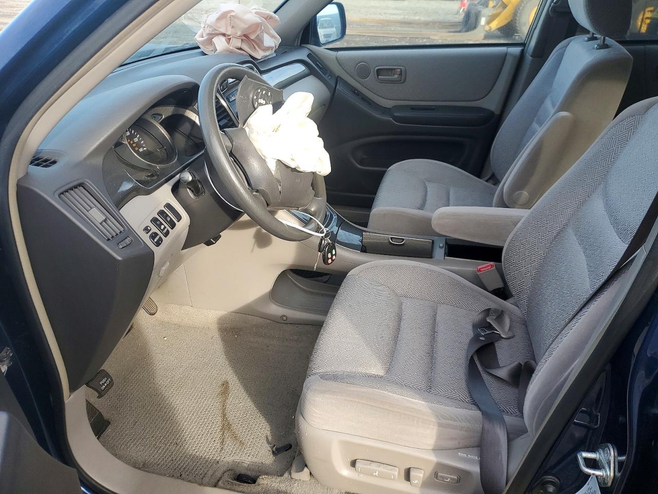 2003 TOYOTA HIGHLANDER BASE photo 13