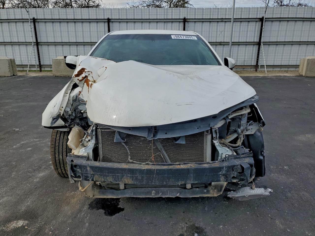 2017 TOYOTA CAMRY LE photo 5